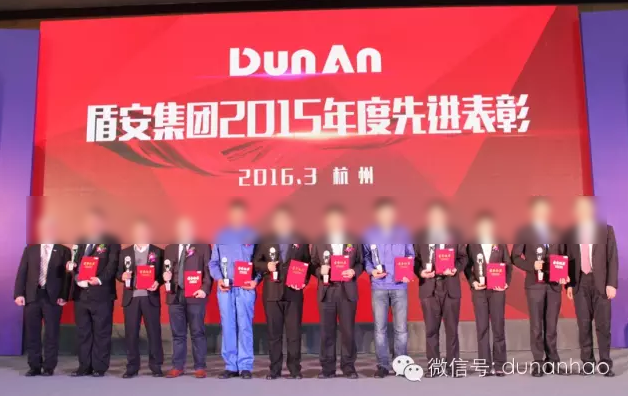 特斯拉撞上美国警车 司机称都是Autopilo